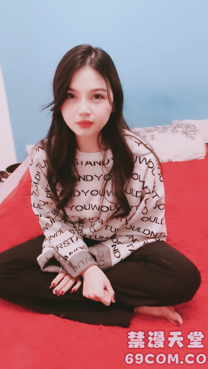 【禁漫直播】新疆的美女！气质超棒3P名场面！灵活小舌头舔屌,一个操B一个插嘴,叫起来好骚,操的美女很享受