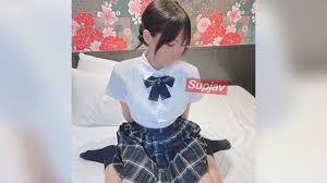 FC2-PPV-4772529_2 她被男人包围。她第一次被大量颜射和中出。