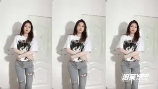 [抖音主播【甜子兔】哟15W网红微胖清纯宝妈大尺度私拍福利