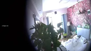 高质量情侣硬了硬了硬了,小哥给大美女带来肉色丝袜穿上,美女趁小哥洗澡的空隙先自慰!。