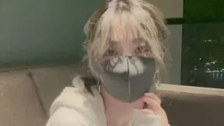 饥渴难耐，楼梯间做爱..