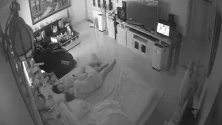 【家庭摄像头】母子日常生活，熊孩子想蹭奶+老娘天天摸儿子肉棒(精选合集)的啊