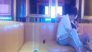 商K包间，来回换了四五个小姐姐，灯红酒绿激情交合。