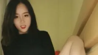 逼逼无毛丰满身材少妇道具自慰_