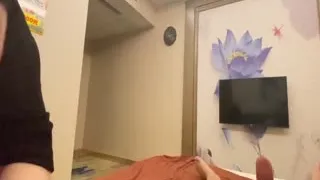 爆乳美少妇浴室洗澡开房打炮怕被发现的。