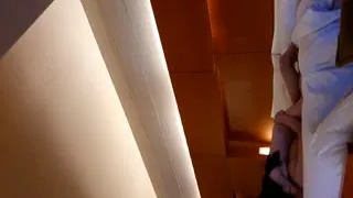 高端车模私会土豪自拍外泄，激烈碰撞，高潮迭起。