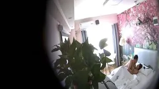 这么漂亮的妹子居然和老男人来开房,果然是金钱的力量。