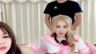 安然骚宝制服黑丝露脸姐妹花让大哥玩双飞。