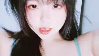 【禁漫直播】大奶尤物小姐妹全程露脸一起大秀给狼友发骚,互动情趣听指挥叫狼友爸爸,揉奶玩逼自慰撅着屁股给狼友看好骚