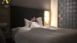 约满背纹身小姐姐喝喝酒玩游戏啪啪。