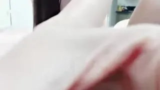 和服誘惑炮機插穴爆菊自慰 把自己玩潮噴了