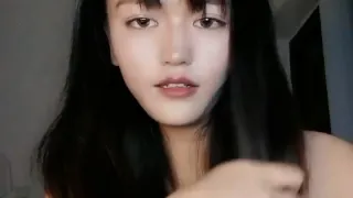 笑起来超甜小姐姐！新人下海大尺度！假屌大黑牛双管齐下，从下往上视角，翘起屁股后入，低低呻吟