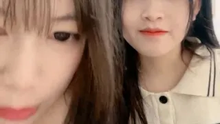 清纯美少女！新人姐妹花刚下海！文静乖巧，收费房脱光光，粉嫩小穴互摸，大姨妈还没走完