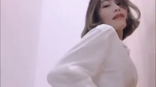 人前清纯私底下反差半裸诱惑