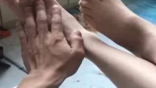 难得一见的清纯又骚气的反差婊，各种场合调教她，玩各种轻度SM 美腿丝袜足交等2。。.