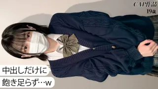 326FCT-231 小巧的胸部，乳头红肿挺立……她那齐耳短发和略带俏皮的年轻身躯简直美极了