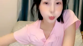 极品颜值美女！外表甜美黑丝美腿！无毛超粉美穴，干净无毛粉嫩，张开双腿特写，妹妹好想被操