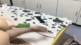 和炮友激情啪啪，黑色网袜手指扣逼特写后入抽插椅子上骑坐