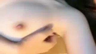 才18岁的处女_美到爆炸的超级青春婴儿肥学生妹_还是处女，在简陋的闺房里，全身嫩得出水，爆乳_刚发育好的乳头1