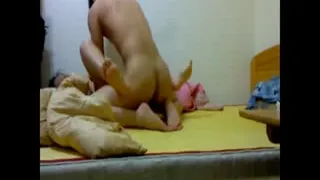 出租屋草超漂亮的小女友露脸