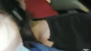 【直播】漂亮美女主播车内直播时故意勾引网约车中年司机,司机几次扑上去要操她54分钟