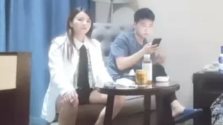 气质型西装御姐，大奶翘起臀，换上黑丝操逼，翘起屁股一下下猛顶，搞得浪叫。