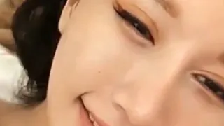床上很淫荡的漂亮妹子