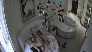 苗条美女被男友肏的尖叫不停说轻点轻点胡言乱语男的也生猛使劲操。