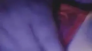 白富美开着奔驰约帅哥野外车震