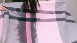 丝袜高跟制服情趣小妹精彩大秀，跟狼友互动撩骚听制服玩弄骚穴，道具抽插浪叫呻吟不止，眼神迷离精彩又刺激。