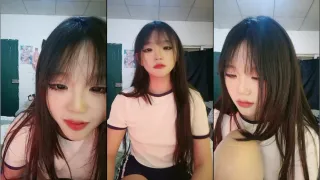 极品呆萌小妹全程露脸陪狼友发骚,在狼友的指挥下脱光看了秒硬,揉奶玩逼看特写舔手指上的淫水撅着屁股发骚