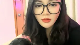 眼镜御姐女王调教！绳子捆绑地上爬行！小皮鞭抽打，骑脸舔逼滴蜡，道具插马眼，豹纹内裤骚逼