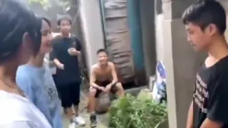 小男孩被同学霸凌