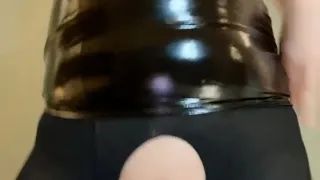 肉弹战车丰满骚货！柔软大奶一线天肥穴！黑丝高跟鞋，翘起肥臀摇摆，好想被操，特别骚逼