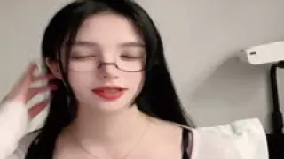高挑模特女神，黑色比基尼，全裸大秀火辣身材，咪咪很粉嫩.