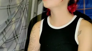 淫乱的女生宿舍，男女激情啪啪旁边还有小哥靓妹观战，全程露脸淫声荡语不断，场面淫乱刺激各种姿势抽插爆草