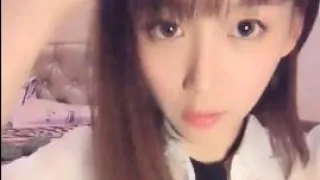 清纯可爱都学生妹子，为帮补家计开启自慰直播秀，很是诱惑