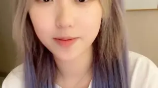 甜美乖巧美少女！强烈要求小秀一波！脱下内裤自摸骚穴，揉搓娇喘呻吟诱惑，多毛小穴超紧致