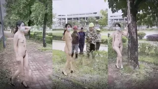 露出淫妻震惊最新超顶流出露出狂人淫妻悠悠姐全裸艺术逛马路吓坏路人工地大哥们尾随交谈纷纷拍照拥抱合影惊呆下巴