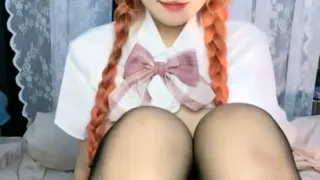 【超人气__少女】乔宝  最近很火的高颜值露出勾搭母狗学妹 边跟闺蜜通话边玩穴 阳具抽插滋滋淫水 潮吹狂喷汁液