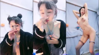 极品呆萌哪咤小少妇,丝袜情趣露脸诱惑,在狼友的礼物攻势下敞亮脱光,淫声荡语听指挥各种展示骚穴揉骚奶子