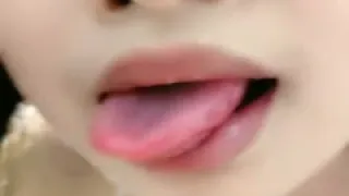 网红脸长发巨乳妹子，特写主动掰穴粉蝴蝶，手持镜头拍摄销魂舌功口交，后入女上位超级销魂。