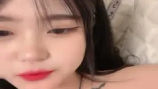#小月超奶思_超高颜值八字奶美乳美女主播在家裸体诱惑