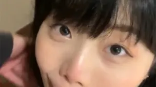 情侶慾火焚身在試衣間解決清純女友天真笑容吃棒棒